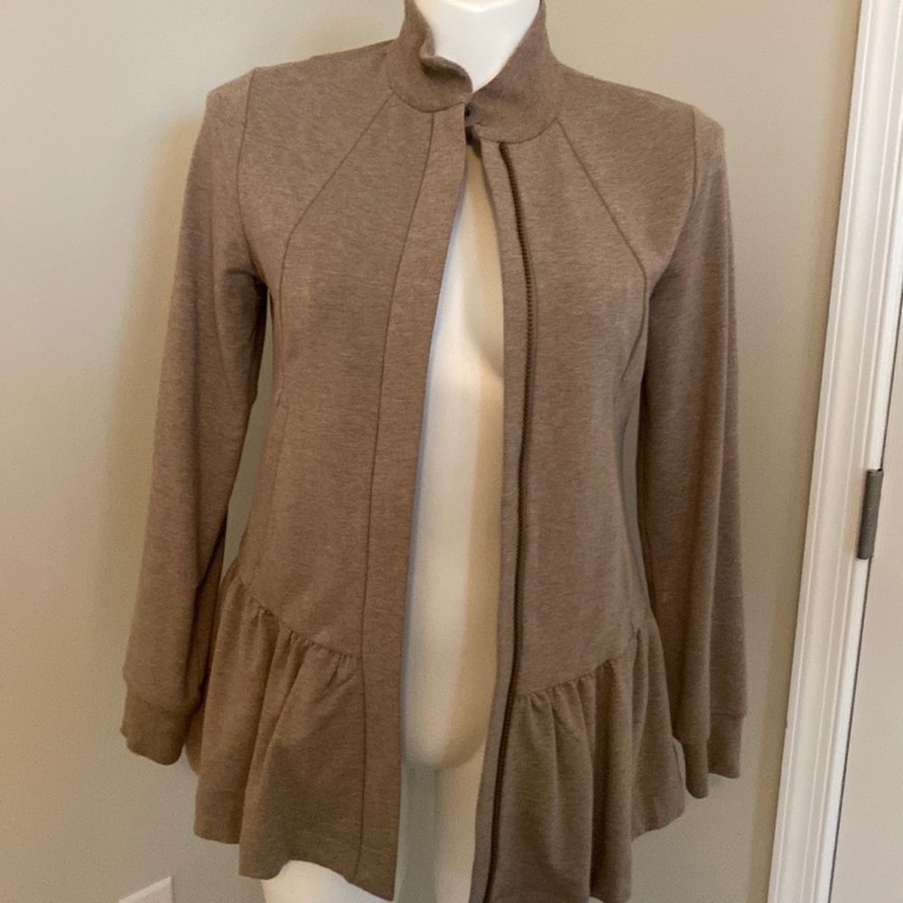 Cabi Weekend Topper size S.